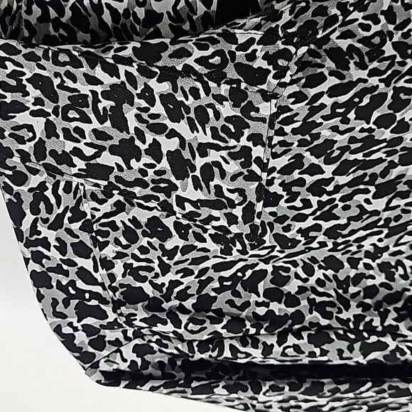 Notations Gray & Black Leopard Print Button Front Blouse wFront Pockets & Slits - Picture 4 of 16